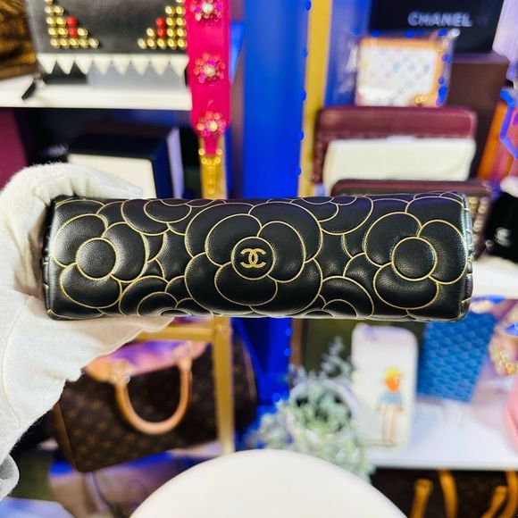 New Rare Chanel Camellia Black Gold Lambskin Embossed Leather Cosmetic Travel Po - Picture 7 of 13